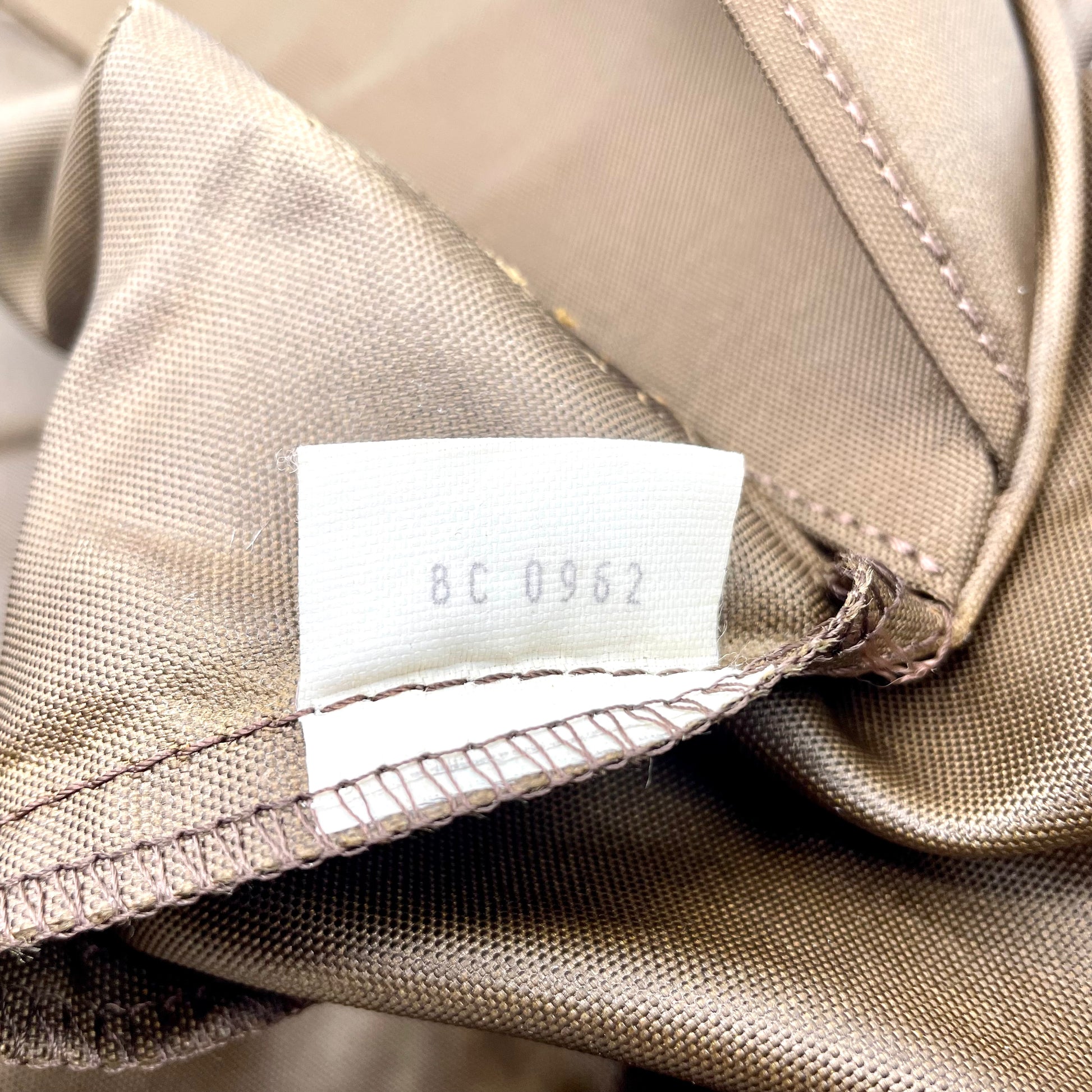 Louis Vuitton porta abiti