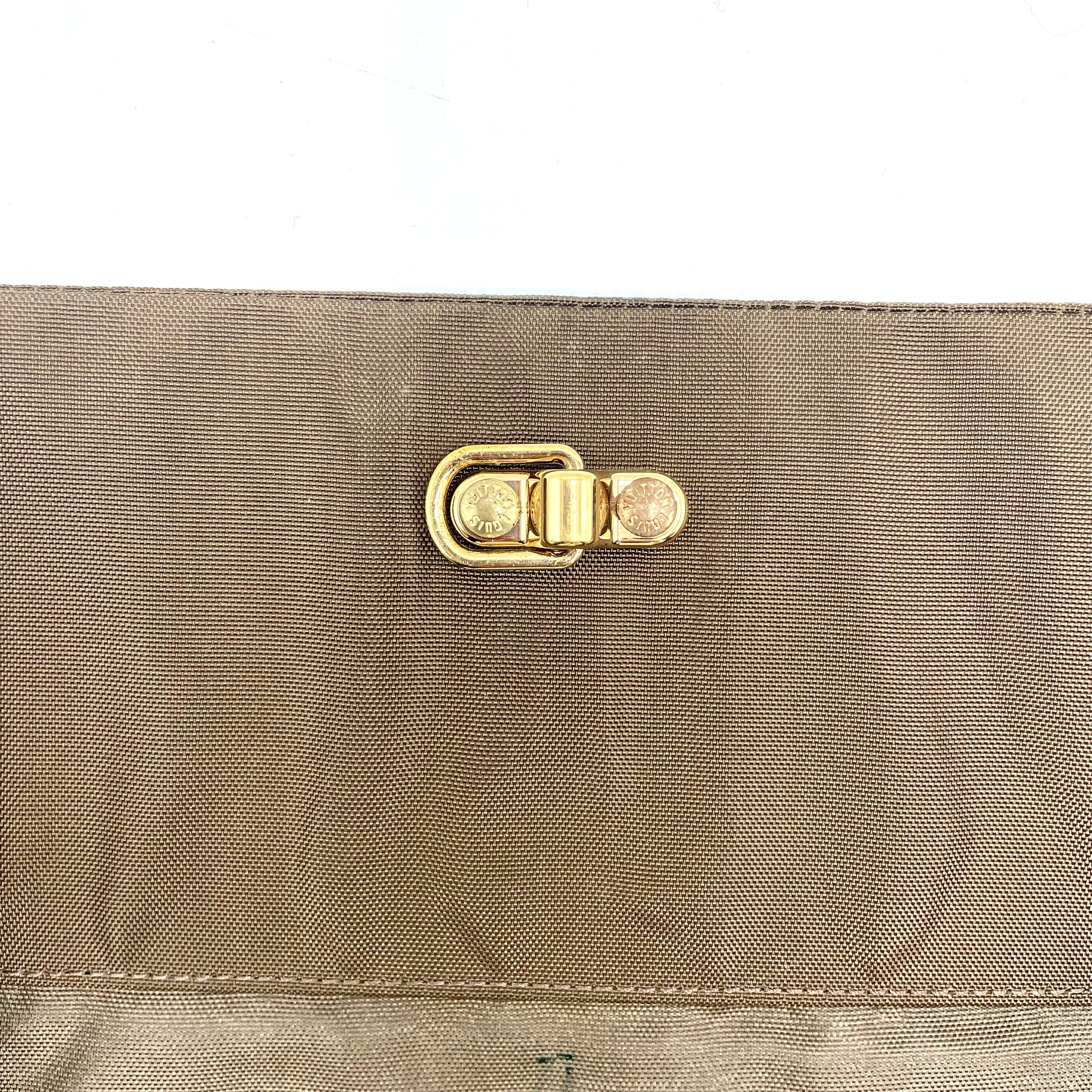 Louis Vuitton porta abiti